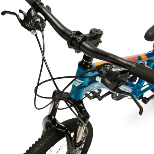 Ontdek de Generation M-760 Mountainbike 20 inch – Lichtblauw met spatborden een voor kinderen van 6 tot 8 jaar. Met 21 versnellingen en schijfremmen!