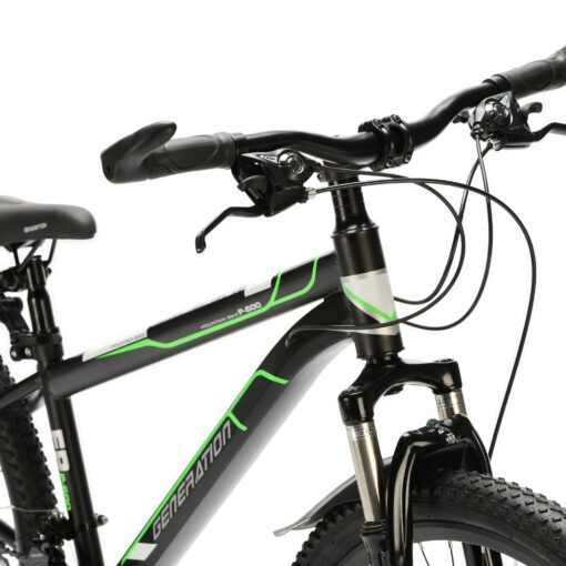 De Generation P-600 Mountainbike 26 Inch – Groen met spatborden biedt stoerheid en veiligheid voor kinderen (10-14 jaar). Met een robuust design, geveerde voorvork, 21 versnellingen en aandacht voor veiligheidsdetails.