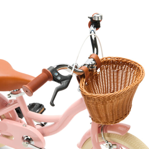 De Generation Blanco 12 Inch Roze met Mandje is een charmante kinderfiets voor kinderen van 2-4 jaar. Met een stevig frame, verstelbaar zadel en stuur, en een handig mandje voorop.