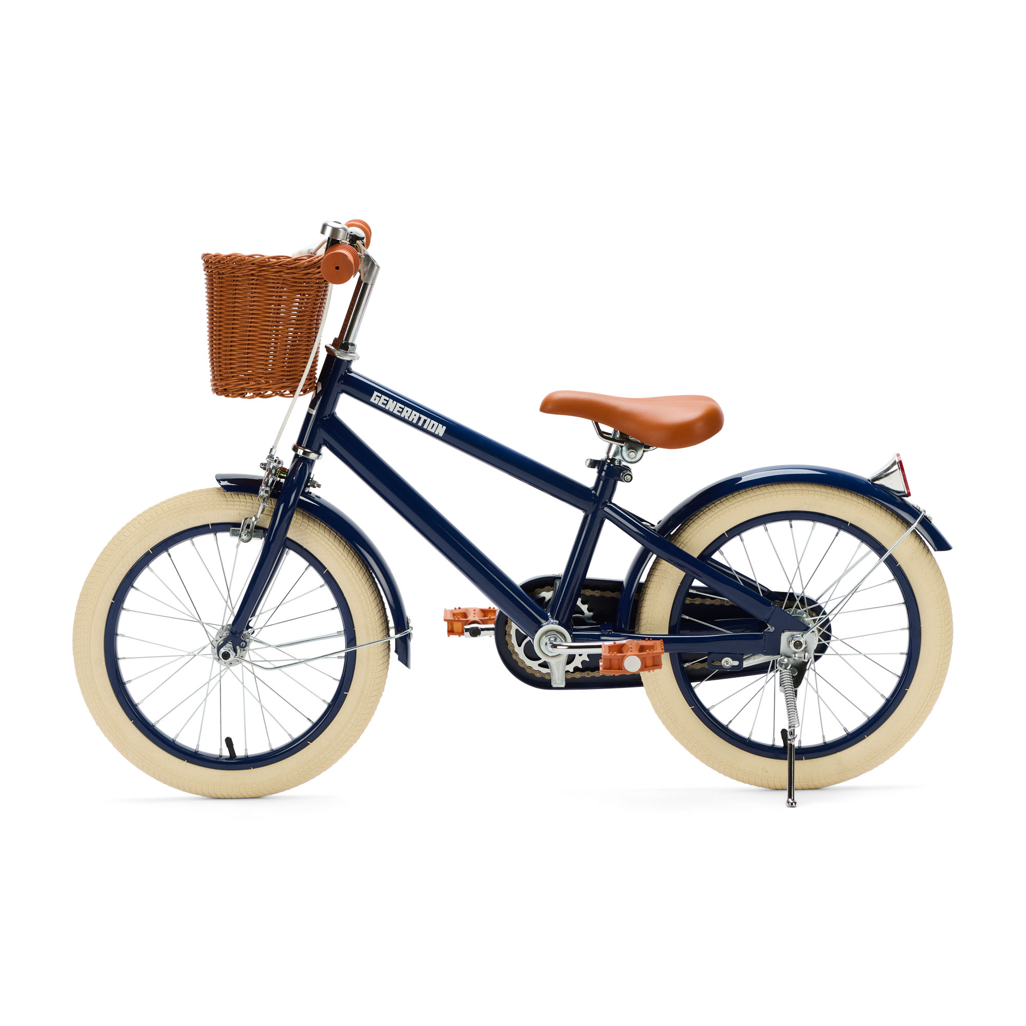 Generation Retro 16 inch Blauw – Kinderfiets met Mandje De Generation Retro 16 inch Blauw – Kinderfiets met mandje is perfect voor 4-6 jarigen, met stijlvol design, veilige remmen, en comfort. Inclusief zijwieltjes, ideaal voor een veilige en plezierige fietservaring.