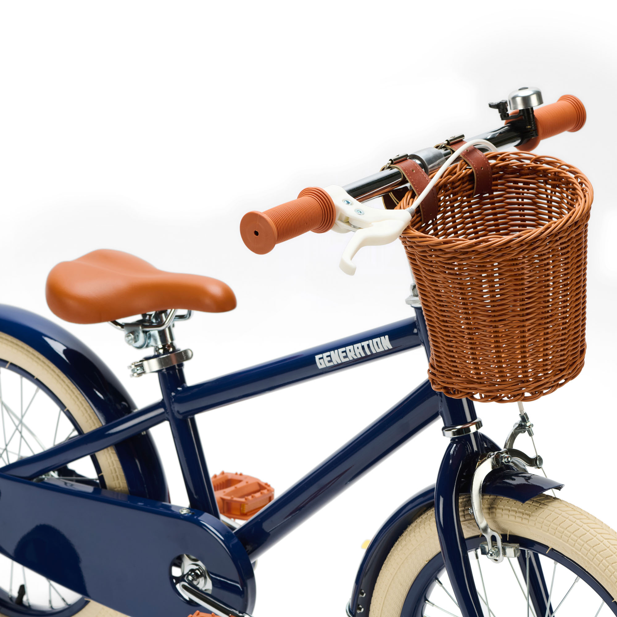 Generation Retro 16 inch Blauw – Kinderfiets met Mandje De Generation Retro 16 inch Blauw – Kinderfiets met mandje is perfect voor 4-6 jarigen, met stijlvol design, veilige remmen, en comfort. Inclusief zijwieltjes, ideaal voor een veilige en plezierige fietservaring.