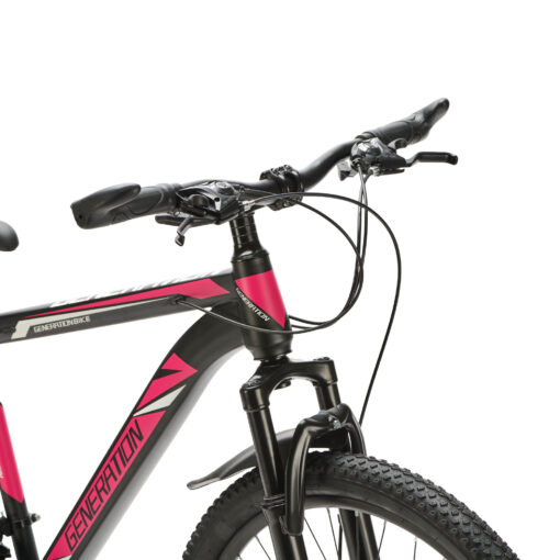 Generation mountainbike 26 inch Roze/Zwart voor jongens van 10 - 14 jaar. Met schijfremmen, geveerde voorvork en 21 versnellingen. Stevig, veilig en stoer.