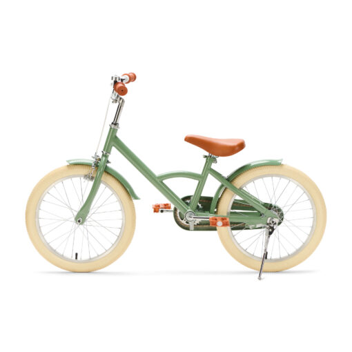 De Generation Classic 18 Inch Groen is een stoere kinderfiets voor kinderen van 5 tot 8 jaar. Met zijwieltjes, een stevig stalen frame en bruine accenten is deze fiets zowel praktisch als stijlvol. Voorzien van een achteruittraprem én handrem, reflectoren en een gesloten kettingkast voor veilig en comfortabel fietsen.