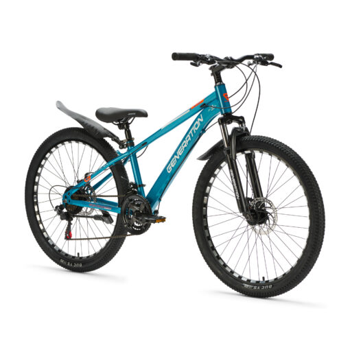 De Generation M-760 Mountainbike 26 inch – Lichtblauw met spatborden is een stoere en robuuste fiets voor jonge avonturiers vanaf 9 jaar. Met 21 versnellingen, schijfremmen en een geveerde voorvork is deze mountainbike perfect voor ritten op zowel de weg als ruig terrein. Het sterke stalen frame en het sportieve blauwe design zorgen voor veiligheid, comfort en een coole uitstraling.