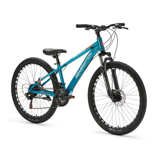 De Generation M-760 Mountainbike 26 inch – Lichtblauw is een stoere en robuuste fiets voor jonge avonturiers vanaf 9 jaar. Met 21 versnellingen, schijfremmen en een geveerde voorvork is deze mountainbike perfect voor ritten op zowel de weg als ruig terrein. Het sterke stalen frame en het sportieve blauwe design zorgen voor veiligheid, comfort en een coole uitstraling.