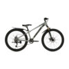 De Generation X8 Mountainbike 26 inch Grijs met spatborden is een stoere en praktische fiets voor kinderen van 10 tot 14 jaar. Met 8 versnellingen, schijfremmen voor en achter en verstelbaar zadel is deze mountainbike perfect voor straat- en recreatieve off-road ritten, zelfs bij nat weer of modderige paden.