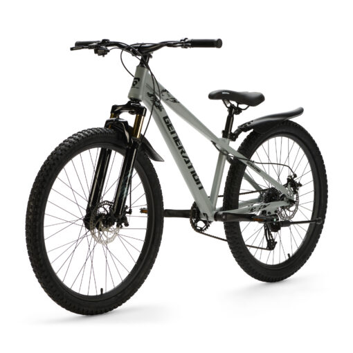 De Generation X8 Mountainbike 26 inch Grijs met spatborden is een stoere en praktische fiets voor kinderen van 10 tot 14 jaar. Met 8 versnellingen, schijfremmen voor en achter en verstelbaar zadel is deze mountainbike perfect voor straat- en recreatieve off-road ritten, zelfs bij nat weer of modderige paden.