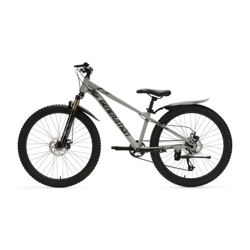 De Generation X8 Mountainbike 26 inch Grijs met spatborden is een stoere en praktische fiets voor kinderen van 10 tot 14 jaar. Met 8 versnellingen, schijfremmen voor en achter en verstelbaar zadel is deze mountainbike perfect voor straat- en recreatieve off-road ritten, zelfs bij nat weer of modderige paden.