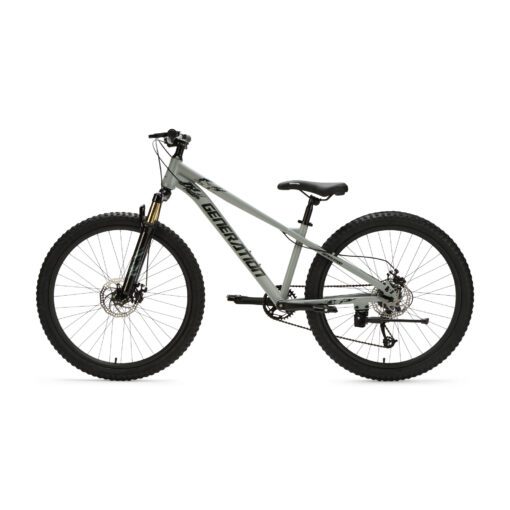 De Generation X8 Mountainbike 26 inch - Grijs is een stoere en betrouwbare fiets voor kinderen van 10 tot 14 jaar. Met 8 versnellingen, schijfremmen voor en achter en een verstelbaar zadel is deze mountainbike ideaal voor straat- en recreatieve off-road ritten.