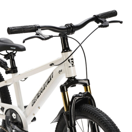 De Generation X6 20 inch Wit is een lichte en sportieve kinderfiets met aluminium frame en krachtige schijfremmen. Perfect voor kinderen van 6 tot 8 jaar die een stoere mountainbike look combineren met dagelijks fietsplezier.