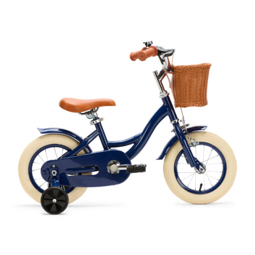 De Generation Blanco 12 inch blauwe kinderfiets met mandje is een stoere en veilige eerste fiets voor kinderen van 2 tot 4 jaar. Voorzien van zijwieltjes, terugtraprem en handrem, met een stevig frame en handig mandje voorop.