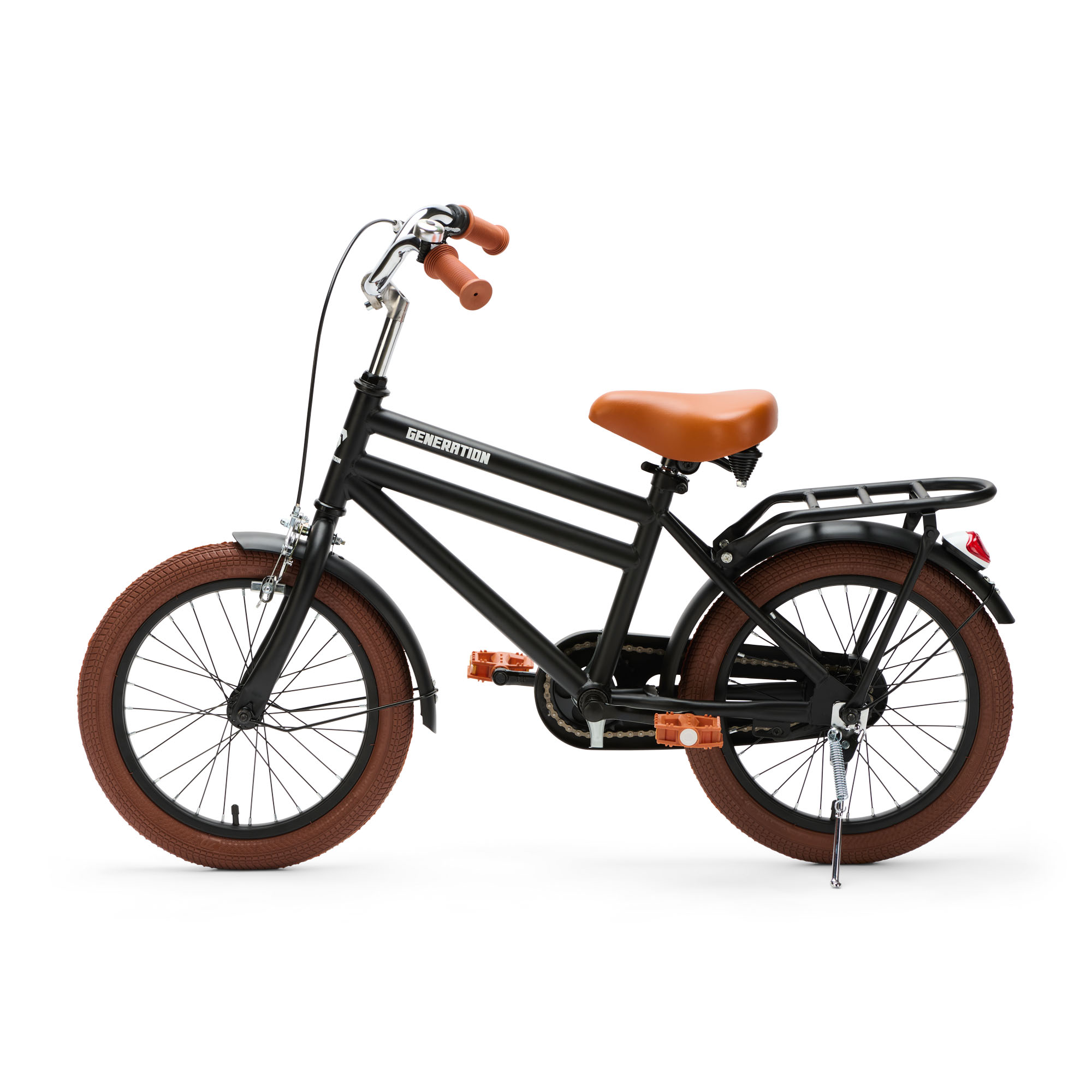 Generation City 16 inch Matzwart – Kinderfiets De Generation City 16 inch matzwart is een stevige en lichte kinderfiets met zijwieltjes en standaard. Ideaal voor kinderen die al kunnen fietsen, met een minimale zadelhoogte van 56 cm.