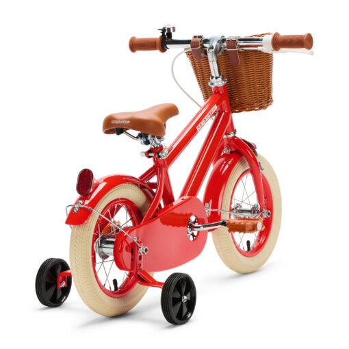 Stoere rode retro kinderfiets van 12 inch met mandje, zijwieltjes, handrem en terugtraprem. Ideaal voor kinderen van 2 tot 4 jaar die veilig willen leren fietsen in stijl.