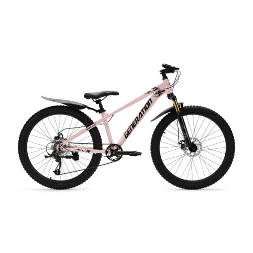 De Generation X8 Mountainbike 26 inch - Lichtroze met spatborden is een veilige en praktische fiets voor kinderen van 10 tot 14 jaar. Met 8 versnellingen, schijfremmen voor en achter, verstelbaar zadel en spatborden is deze mountainbike ideaal voor straat- en recreatieve off-road ritten, ook bij nat weer.