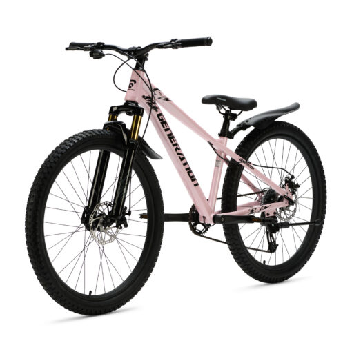 De Generation X8 Mountainbike 26 inch - Lichtroze met spatborden is een veilige en praktische fiets voor kinderen van 10 tot 14 jaar. Met 8 versnellingen, schijfremmen voor en achter, verstelbaar zadel en spatborden is deze mountainbike ideaal voor straat- en recreatieve off-road ritten, ook bij nat weer.