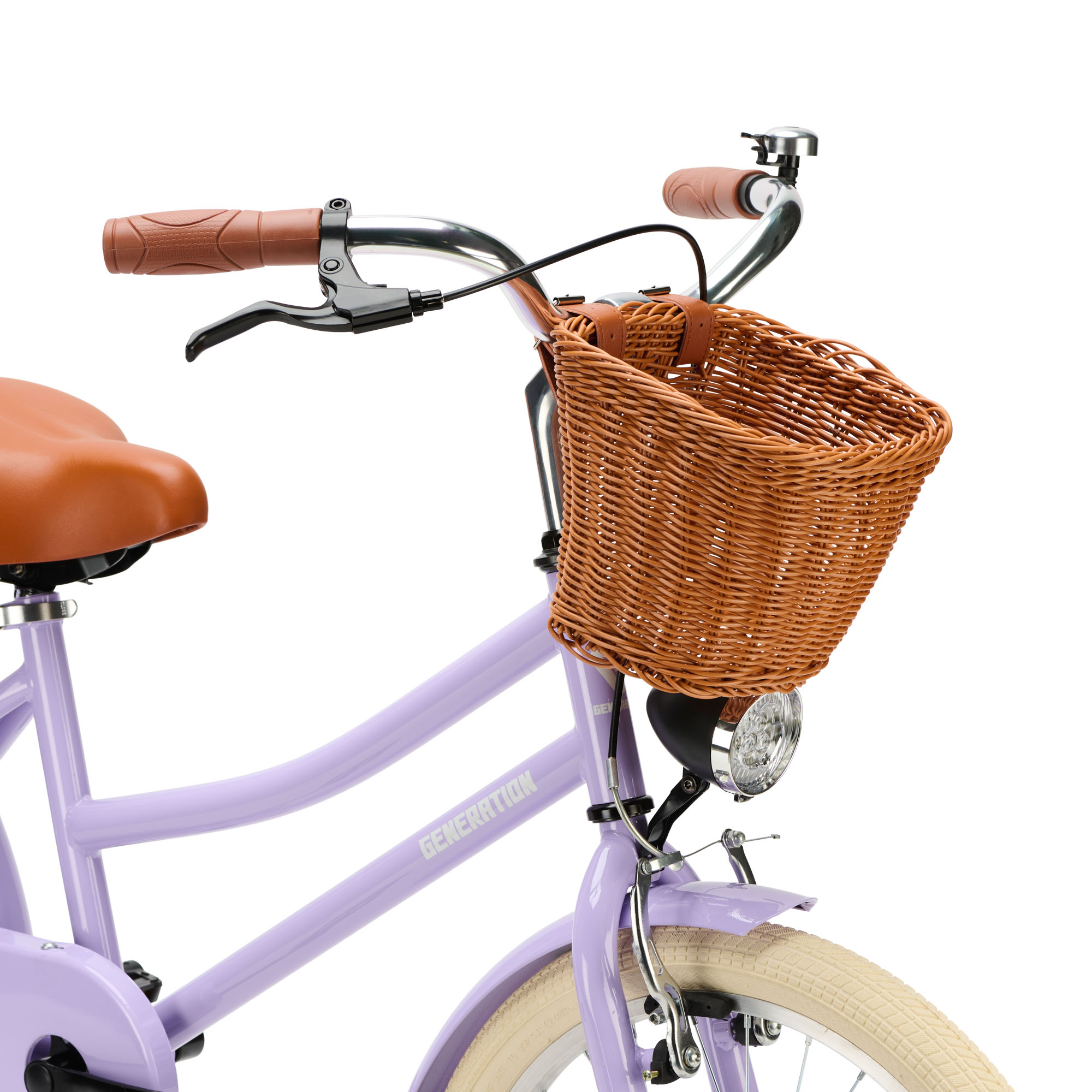 Generation Transporter 20 inch Lila – Kinderfiets met Mandje De Generation Transporter 20 inch Lila is een stijlvolle kinderfiets voor kinderen van ongeveer 6 tot 8 jaar. Uitgerust met een mandje, voor- en achterverlichting, terugtraprem, voorrem, fietsbel en standaard. Met een framemaat van 31 cm en een minimale zadelhoogte van 67 cm is deze fiets ideaal voor dagelijkse fietsavonturen.