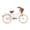De Generation Transporter 20 inch Roze is een stijlvolle kinderfiets voor kinderen van ongeveer 6 tot 8 jaar. Uitgerust met een mandje, voor- en achterverlichting, terugtraprem, voorrem, fietsbel en standaard. Met een framemaat van 31 cm en een minimale zadelhoogte van 67 cm is deze fiets ideaal voor dagelijkse fietsavonturen.
