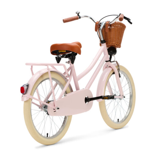 De Generation Transporter 20 inch Roze is een stijlvolle kinderfiets voor kinderen van ongeveer 6 tot 8 jaar. Uitgerust met een mandje, voor- en achterverlichting, terugtraprem, voorrem, fietsbel en standaard. Met een framemaat van 31 cm en een minimale zadelhoogte van 67 cm is deze fiets ideaal voor dagelijkse fietsavonturen.