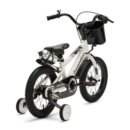 De Generation BMX 14 inch Wit is een stoere kinderfiets voor kinderen van ongeveer 3 tot 5 jaar. De fiets heeft een minimale zadelhoogte van 47 cm en een framemaat van 22,5 cm. Compleet met zijwieltjes, terugtraprem, mandje, drinkbeker, fietsbel en spatborden.