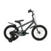 De Generation Sport 16 inch Grijs is een stoere kinderfiets voor kinderen van ongeveer 4 tot 6 jaar. Met afneembare zijwieltjes, terugtraprem, standaard, fietsbel, spatborden en een gesloten kettingkast is deze fiets ideaal om te leren fietsen. Het sportieve grijs-zwarte design en de brede zwarte banden zorgen voor een moderne uitstraling. De fiets heeft een framemaat van 26 cm en een minimale zadelhoogte van 53 cm.