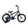 De Generation Sport 16 inch Blauw is een stoere kinderfiets voor kinderen van ongeveer 4 tot 6 jaar. Met afneembare zijwieltjes, terugtraprem, standaard, fietsbel, spatborden en een gesloten kettingkast is deze fiets ideaal om te leren fietsen. Het sportieve blauw-zwarte design en de brede zwarte banden zorgen voor een moderne uitstraling. De fiets heeft een framemaat van 26 cm en een minimale zadelhoogte van 53 cm.