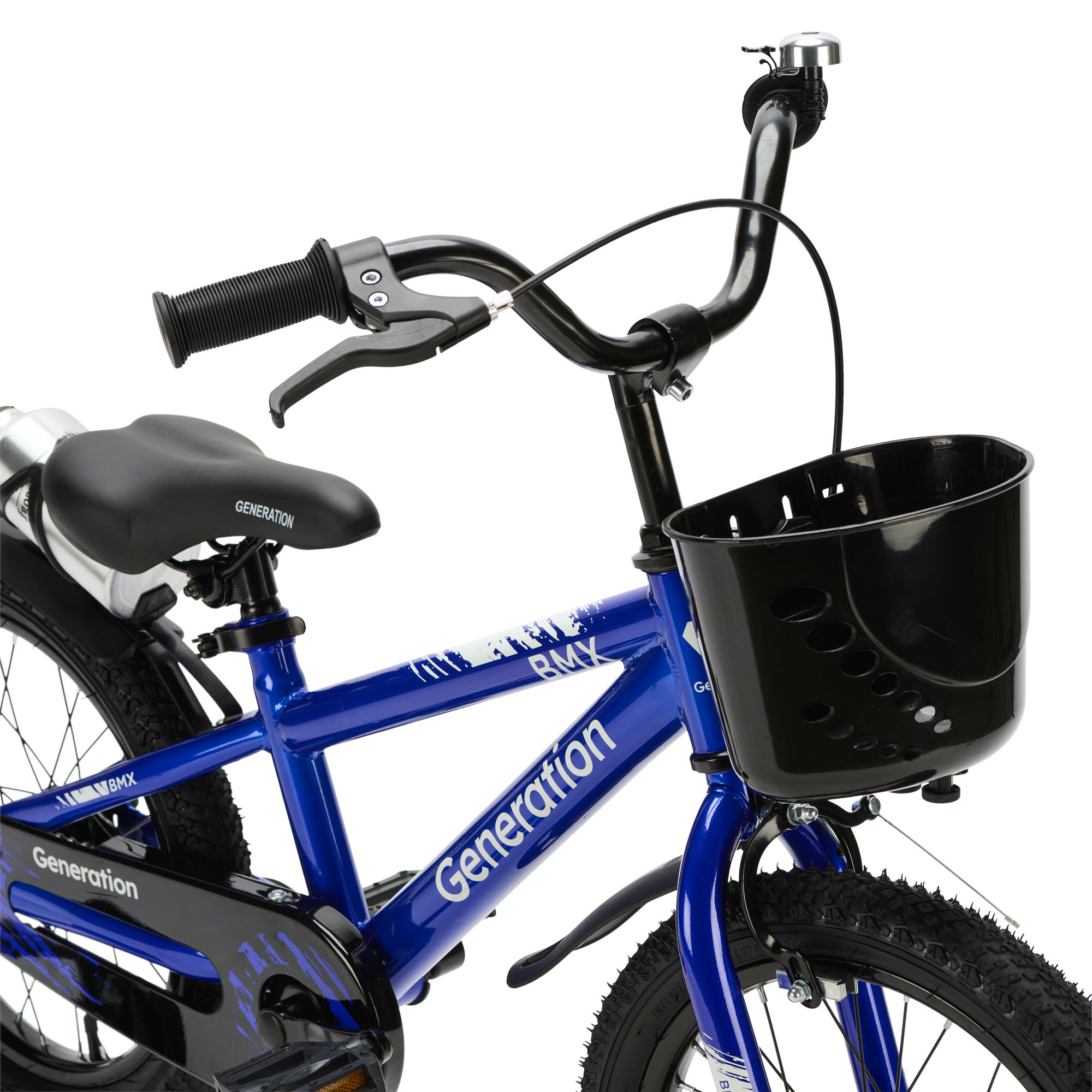 Generation BMX 16 inch Blauw – Kinderfiets De Generation BMX 16 inch Blauw is een stoere kinderfiets voor kinderen van ongeveer 4 tot 6 jaar. De fiets heeft een framemaat van 24 cm en een minimale zadelhoogte van 51 cm. Compleet met zijwieltjes, terugtraprem, mandje, drinkbeker, fietsbel en spatborden.